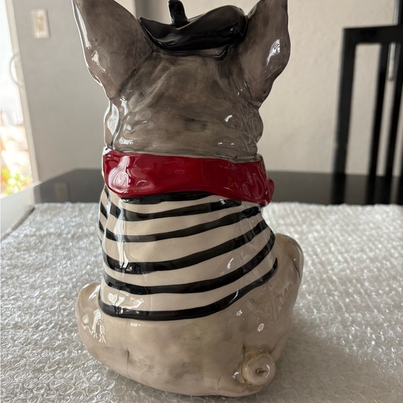 Blue sky  "Free French Kisses" Bulldog figurine - Picture 3 of 7